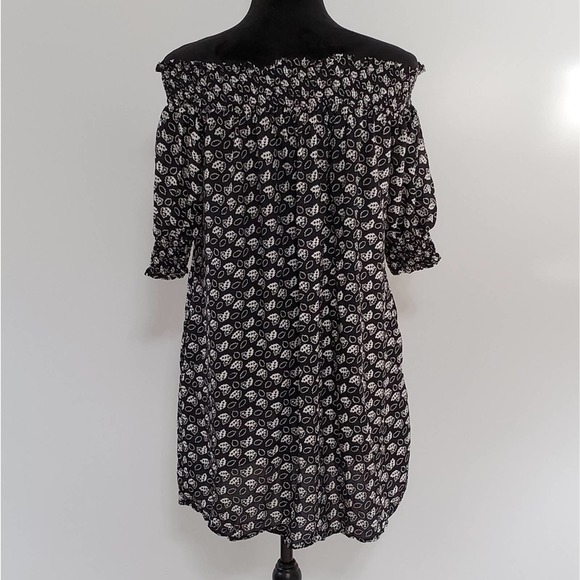 Chelsea & Theodore Off the ShoulderDress - Picture 3 of 5